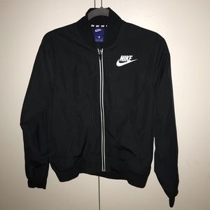 Nike jacket windbreaker
